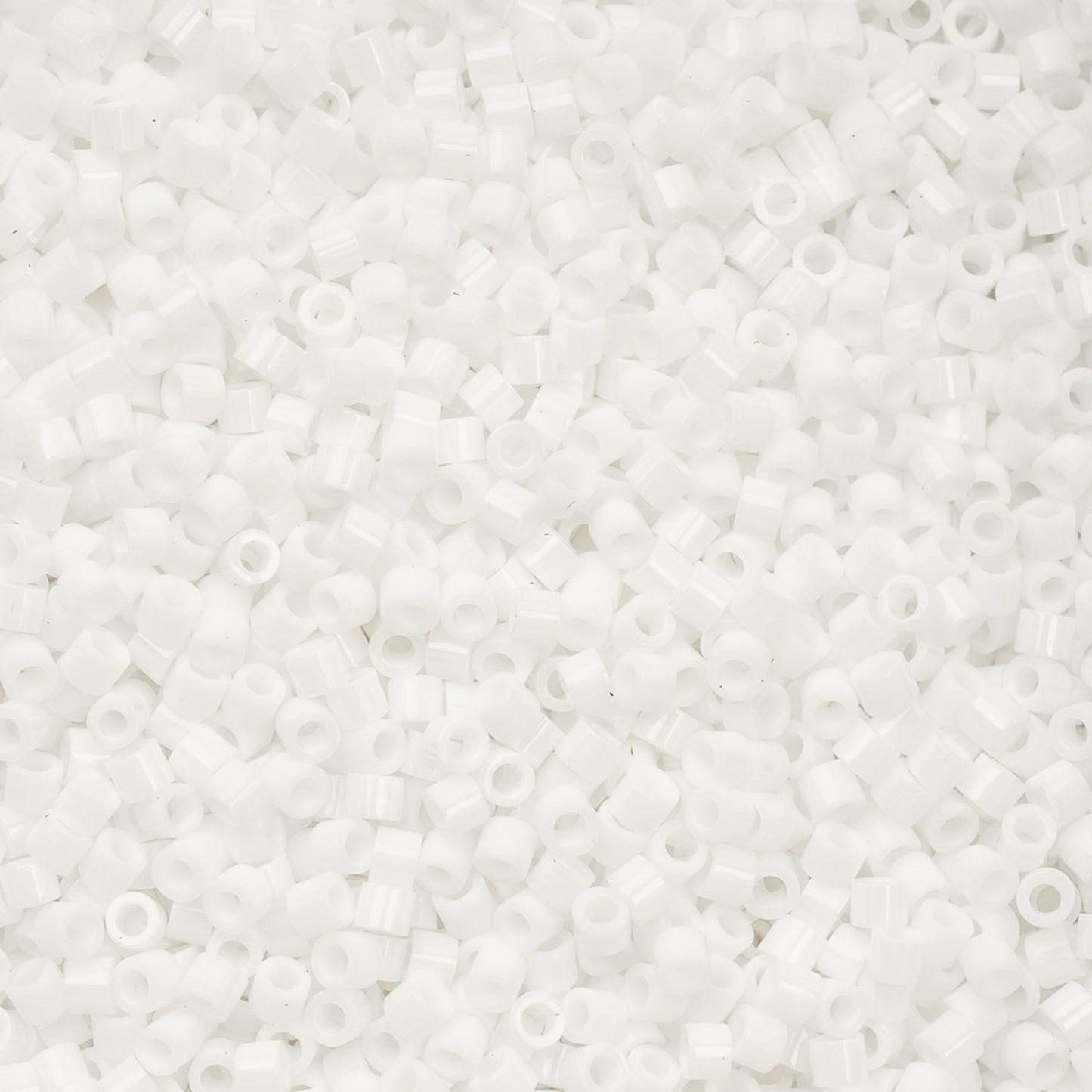697cy11-1023 Cylin Bead sz 11 25g Bag Chalk White