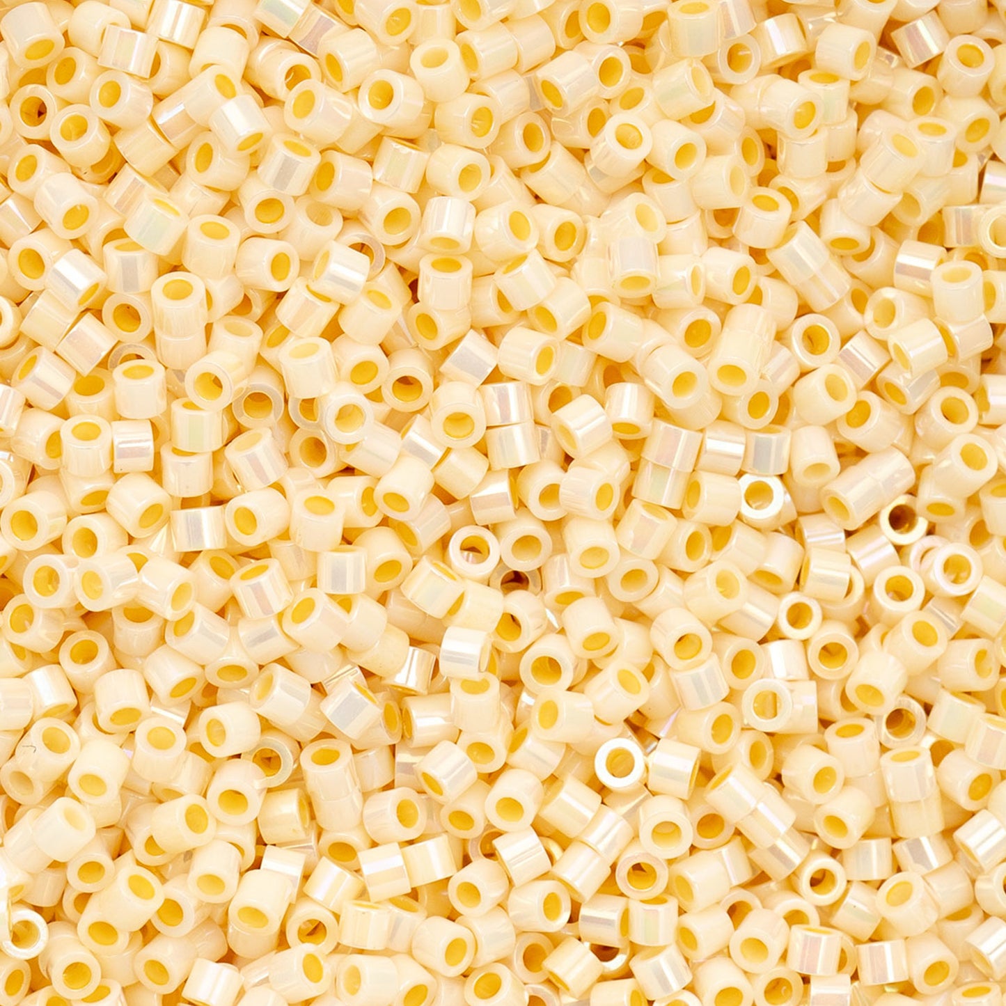 697cy11-1021 Cylin Bead sz 11 25g Bag Cream AB