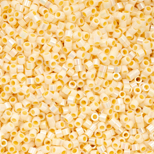 697cy11-1021 Cylin Bead sz 11 25g Bag Cream AB