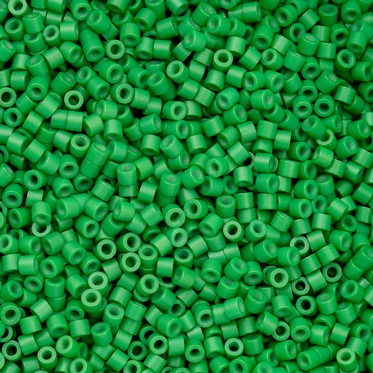 697cy11-1046 Cylin Bead sz 11 25g Bag Green Kelly
