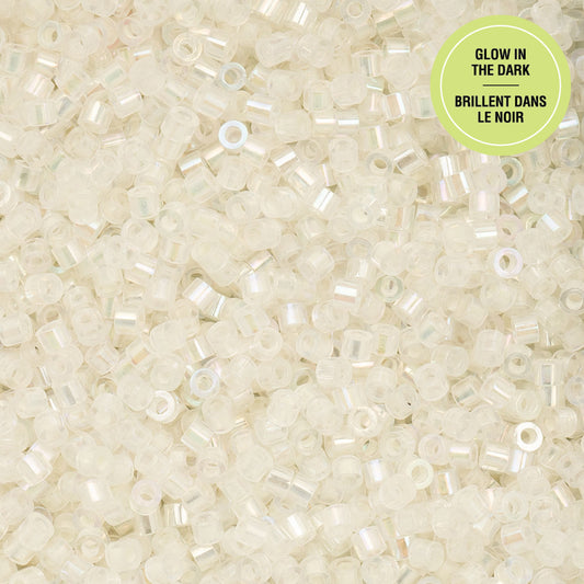 697cy11-1114 Cylin Bead sz 11 25g Bag Glow in Dark AB - White to Green