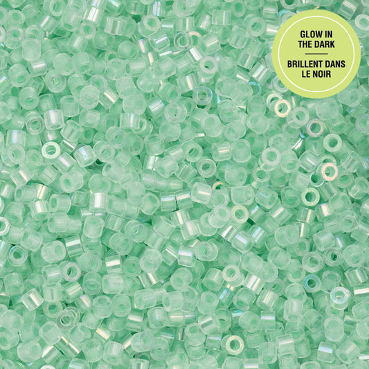 697cy11-1125 Cylin Bead sz 11 25g Bag Glow in Dark AB - Green