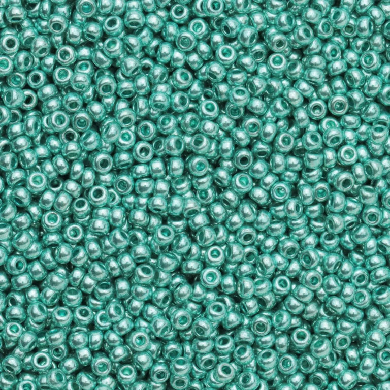 79-M-1044L Czech Seed Beads, sz 10 – Metallic Light Green (loose)